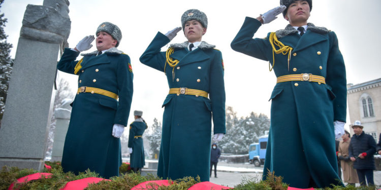 Бишкекте Жусуп Абдрахмановду эскерүү митинг-реквиеми өттү