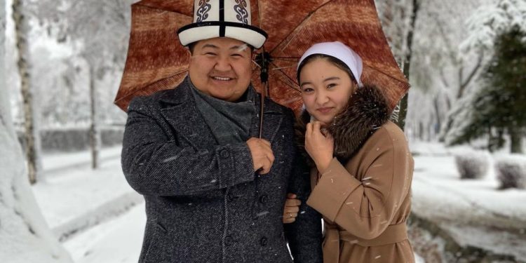 Ырчы Төлөгөн Мамыров кыздуу болду