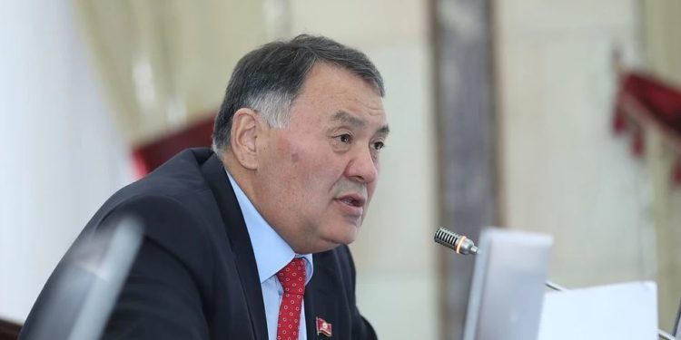 Декларация-2020. Уялчаак атыккан депутат Камчыбек Жолдошбаев батирде жашайт