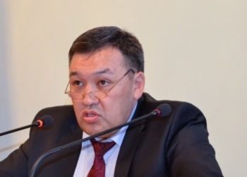 Жогорку Сот Медербек Саккараевге депутаттык мандатты кайтарды