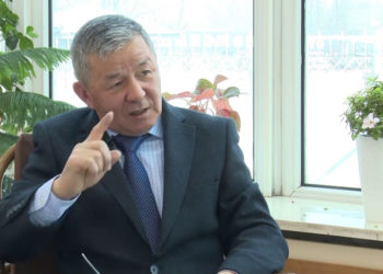 «Сөөмөйдү мен тарапка кезебегиле». Саясатчы Исмаил Исаков президенттин басма сөз кызматына жооп кайтарды