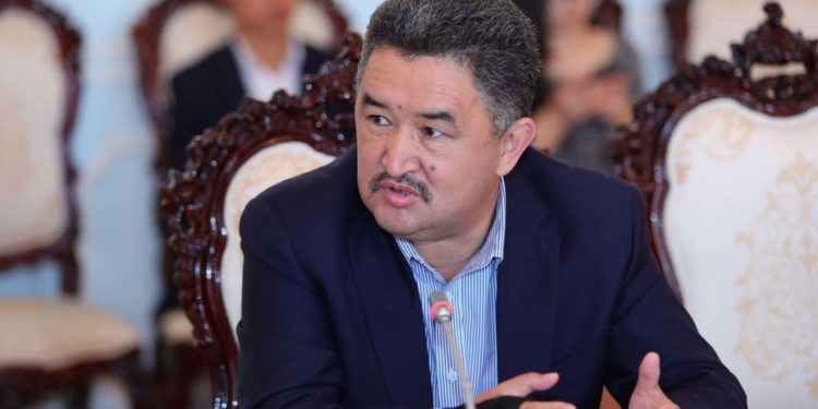 Алмазбек Баатырбеков Нарын шайлоо округундагы добуштарды кайра санап чыгууну талап кылууда