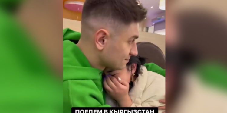 Блогер Дава кыргыз кызына жардам берерин айтты. Анын үй-бүлөсү карызга батып калган