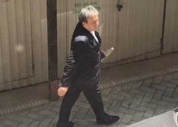 Бишкек шаардык соту Асылбек Жээнбековдун бөгөт чарасын кароону кийинкиге жылдырды