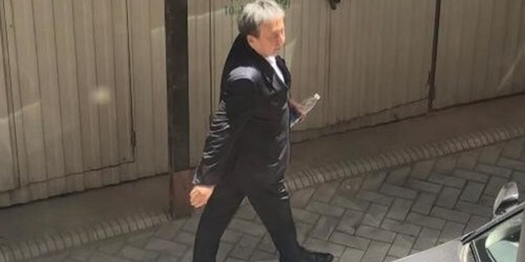 Бишкек шаардык соту Асылбек Жээнбековдун бөгөт чарасын кароону кийинкиге жылдырды