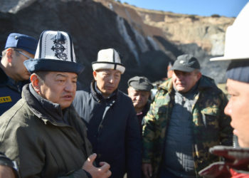 Акылбек Жапаров жарандарды көмүр менен камсыздай албагы үчүн кечирим сурады