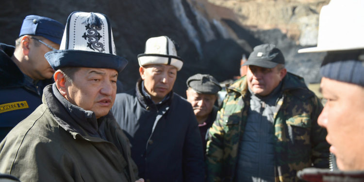 Акылбек Жапаров жарандарды көмүр менен камсыздай албагы үчүн кечирим сурады