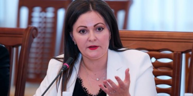 Текебаевге кол салуу. Парламент тергөө иштери боюнча күч кызматкерлеринин маалыматын угат