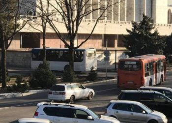 Текебаевге кол салуу болгон күнү муниципалдык автобустарда кимдер болгону шаардык кеңеште көтөрүлдү