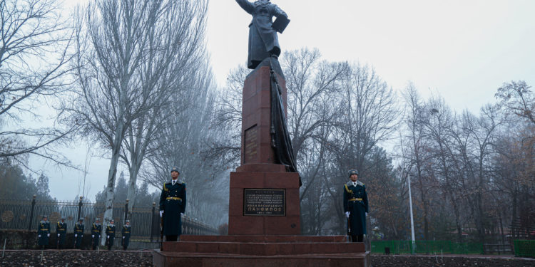 Иван Панфиловдун жаңыланган эстелигинин ачылыш аземи болуп өттү