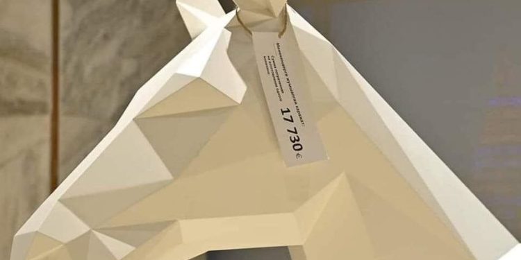 Садыр Жапаров Тарых музейиндеги аттарга илинген баалар боюнча: «Баасын илип туура кылыптырсыңар»