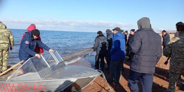 Ысык-Көлдө балык уулоого кеткен бойдон дайынсыз болуп жаткан 2 адамдын жансыз денеси табылды