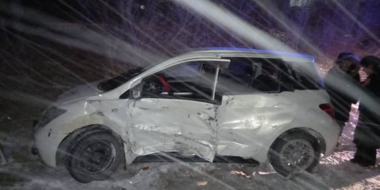 Балыкчы шаарында эки унаа сүзүштү. Жабыркагандар жок