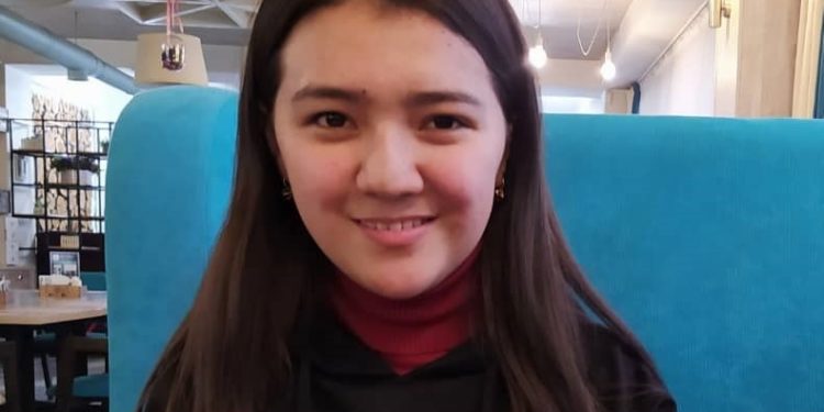 «Азыр келем деп чыгып кеткен». Баткенде 18 жаштагы кыз кафеден чыккан бойдон дайынсыз