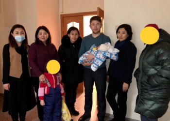 Кыргызстанга Орусиядан ата-энесинин камкордугусуз калган 3 бала алып келинди