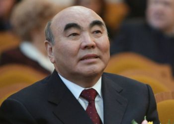 «Ал үчүн Кыргызстанга жол ачылды». Аскар Акаев Москвага учуп кетти