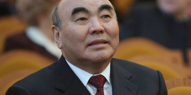 «Ал үчүн Кыргызстанга жол ачылды». Аскар Акаев Москвага учуп кетти