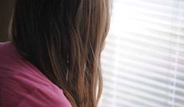 «Муунган абалда табылган». Бишкекте 24 жаштагы кыздын өлүмү боюнча милиция комментарий берди