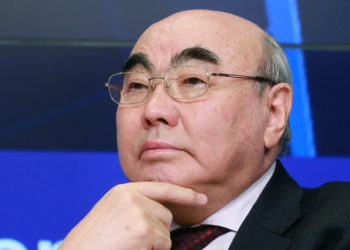 Адвокат Аскар Акаевге козголгон кылмыш иши токтотула электигин билдирди