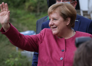 Ангела Меркелди кызматтан салтанаттуу узатуу аземи өттү. Видео