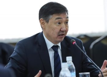 Финансы министри Алмаз Бакетаев канча айлык аларын айтты