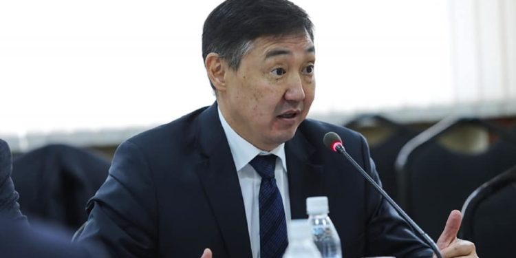 Финансы министри Алмаз Бакетаев канча айлык аларын айтты