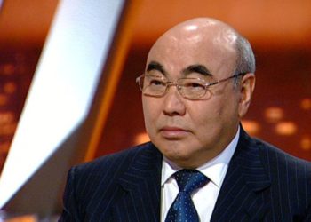 Аскар Акаев: «Кумтөр» Кыргызстандын экологиясына абдан чоң зыян келтирди»