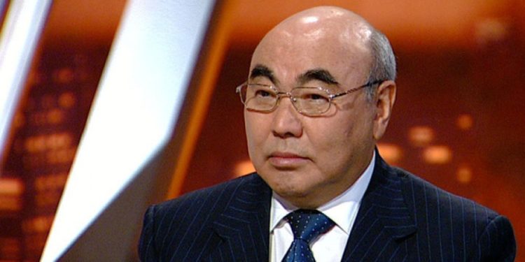 Аскар Акаев: «Кумтөр» Кыргызстандын экологиясына абдан чоң зыян келтирди»