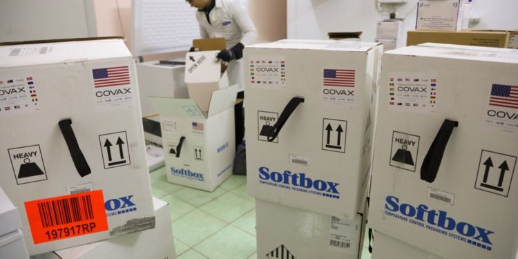 АКШ Кыргызстанга 49 миң доза «Pfizer» вакцинасын берди