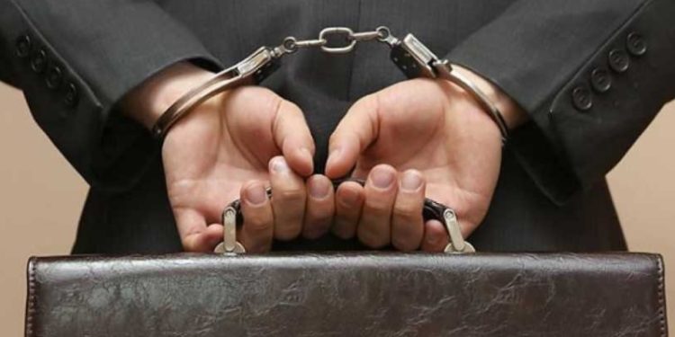 Көз боёмочулук беренеси боюнча соттолгон адам спикерликти эңсеп жатабы?
