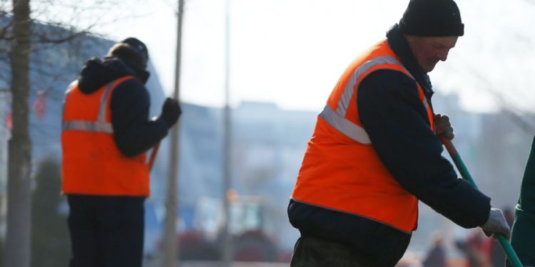 Москвада Кыргызстан менен Өзбекстандан барган мигранттар мушташты (видео)