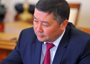 Кол тийбестиктен ажыратуу. Комиссиянын мүчөсү кечээ Бакытбек Жетигенов боюнча чечим чыкпай калганын айтты