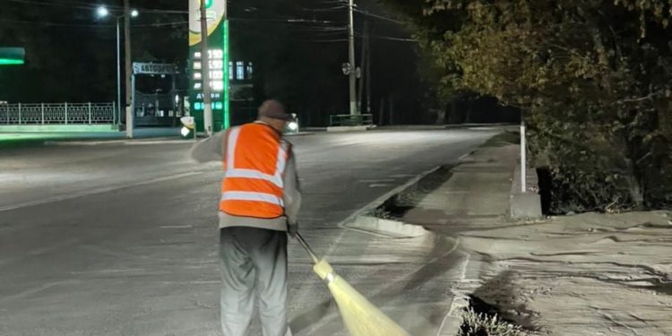 Бишкекте айдоочу «Тазалыктын» кызматкерин сүзүп кетип, ал каза болду