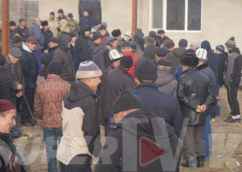 Сокулукта 16 жаштагы кызды зордуктаган делген кишинин үй-бүлөсү айылдан көчүп кетти