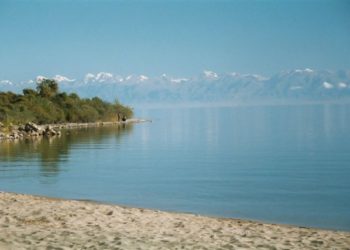 Жети-Өгүздө дайынсыз болуп жаткан жигиттин кийимдери көл жээгинен табылды