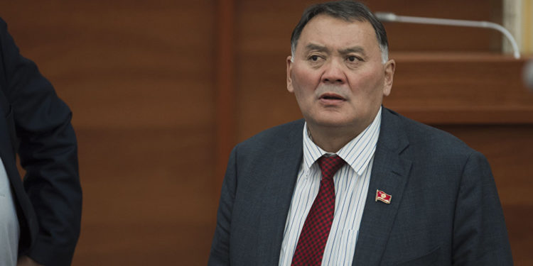 Камчыбек Жолдошбаевдин тууганы ооруканада каза болду. Ал бычакталып, жол кырсыкка кабылганы айтылууда