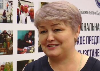 Текебевге кол салуу. Токмоктун депутаты Чолпон Сыдыкова Биринчи Май РИИБде суралды