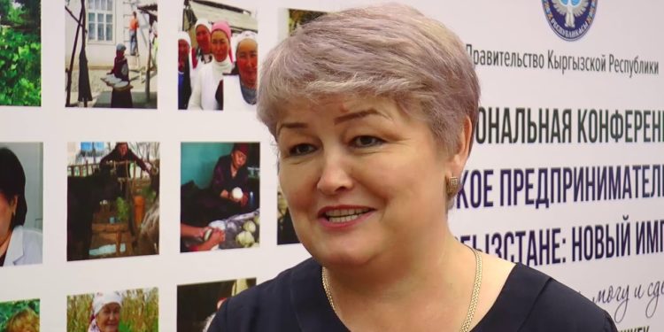 Өмүрбек Текебаевге кол салуу. Токмоктун депутаты Чолпон Сыдыкова суракка чакыртылды