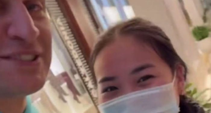 Орусиялык блогер кыргызстандык кызга Дубайга жолдомо белек кылды