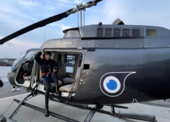 Айсулуу Тыныбекова биринчи жолу тик учак менен Манхэттендин үстүнөн учту (видео)