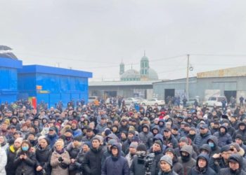 «Дордой» базарынын соодагерлери бүгүн да ККМге каршы митингге чыгышты
