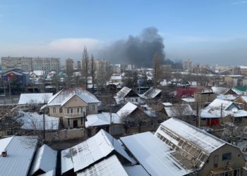 Бишкектин Кулатов көчөсүндөгү кампалардын биринен өрт чыкты (сүрөт)