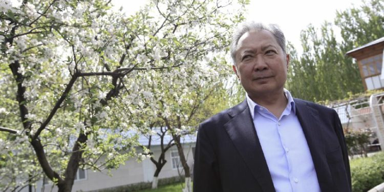 Бийликтен куулган Курманбек Бакиев тоңгон муз эрип жатканын, анда үмүт жанганын айтты