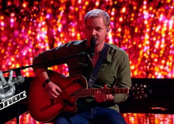 Кыргызстандык Александр Волкодав «Голос» шоусунун кийинки баскычына өттү (видео)