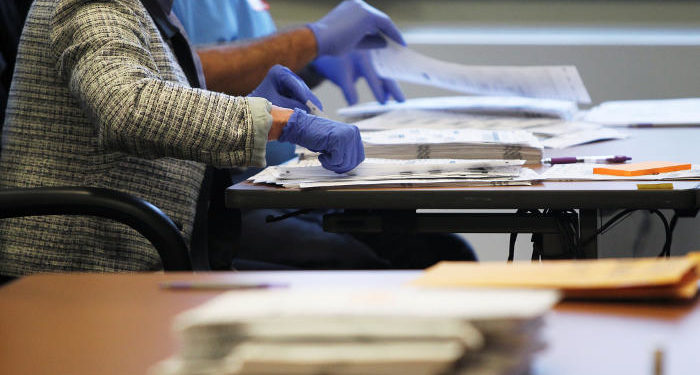 “Бүтүн Кыргызстан” партиясы добуштарды кайра саноо боюнча арызын кайтарып алды