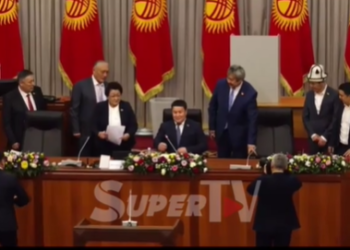 Талант Мамытовду Жогорку Кеңештин төрүнө кимдер алып барып отургузду? (видео)