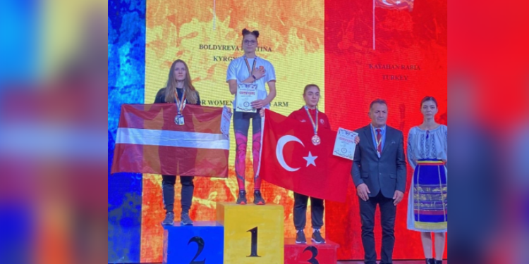 Кристина Болдырева Дүйнө чемпиону болду, бирок Кыргызстандын желегин желбирете алган жок