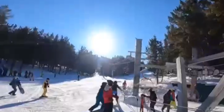 Караколдогу лыжа базасында асма жол артка айланды (видео)