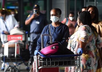 Коронавирустун омикрон штаммын жугузуп алган адамда кандай белгилер пайда болот?