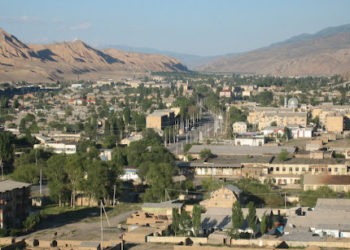 Нарында унаанын ичинен жубайлардын жансыз денеси табылды